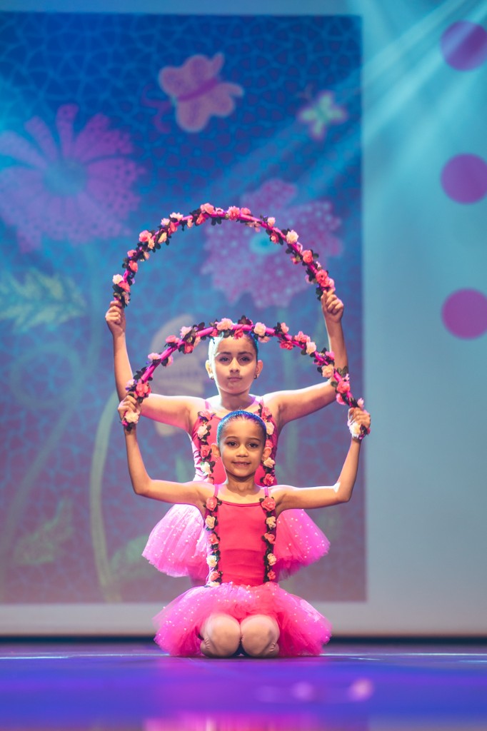 Bailarina com arco floral